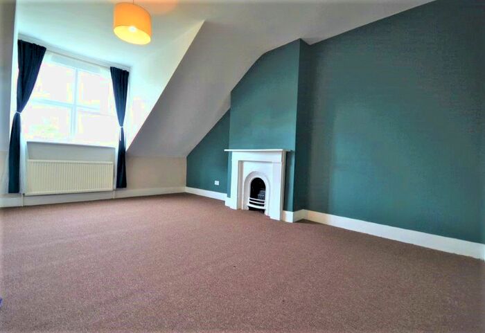 2 Bedroom Flat To Rent In Brondesbury Road, Queens Park, London, NW6