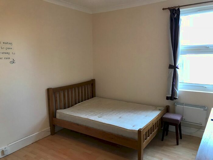 Studio To Rent In Pownall Gardens, Hounslow, TW3