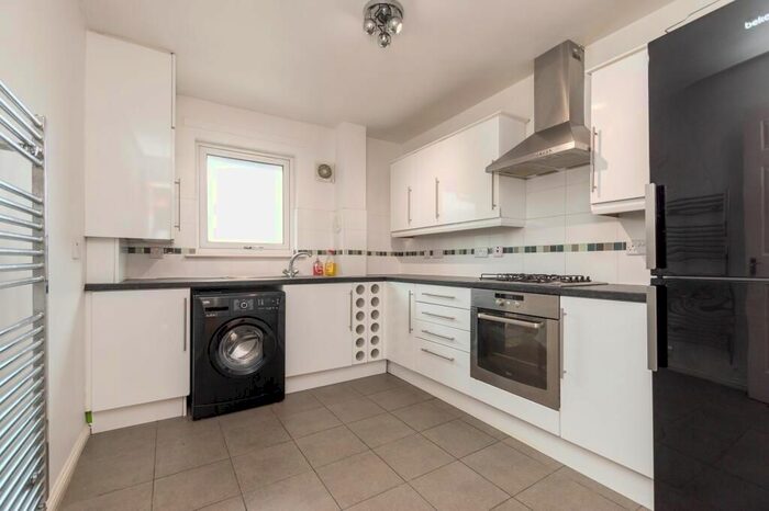 2 Bedroom Flat To Rent In Seven Kings Road, Ilford, IG3