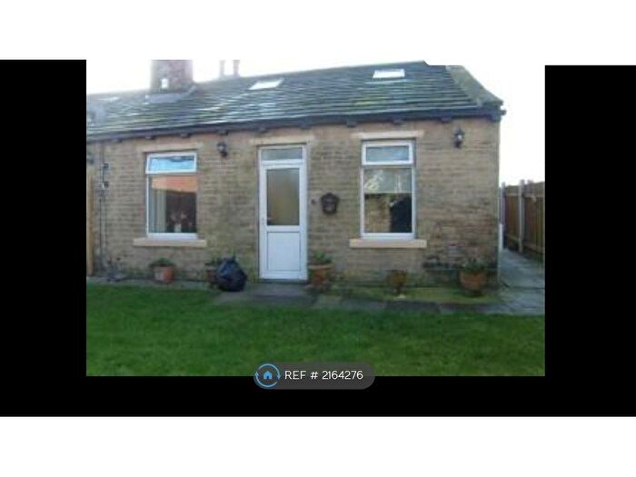 2 Bedroom End Of Terrace House To Rent In School Street, Bradford, BD4