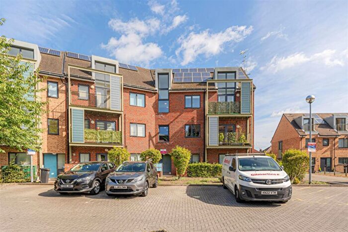 2 Bedroom Flat For Sale In Lanark Court, Dairy Close, Enfield, EN3