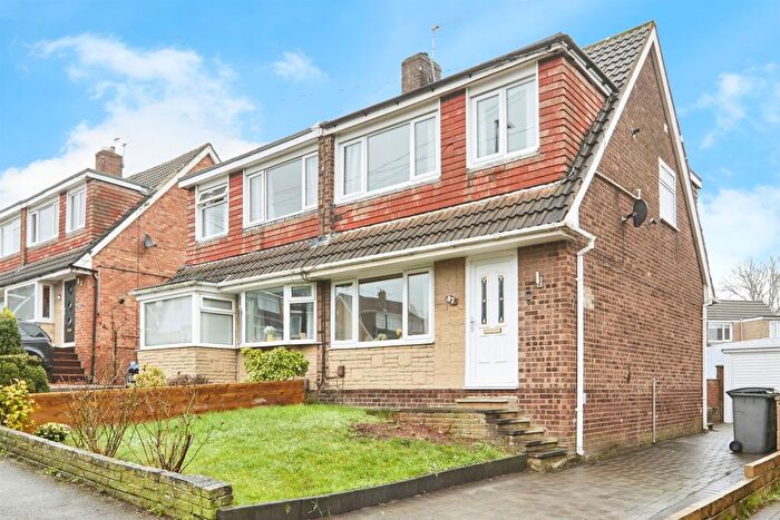 3 Bedroom Semi-Detached House For Sale In Greenlea Road, Yeadon, Leeds, LS19