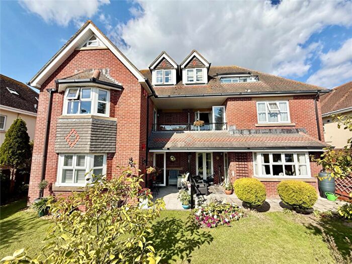 2 Bedroom Apartment For Sale In Stuart Road, Highcliffe On Sea, Christchurch, Dorset, BH23