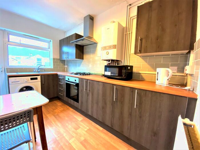 1 Bedroom Flat To Rent In Page Street, City Centre, Swansea, SA1