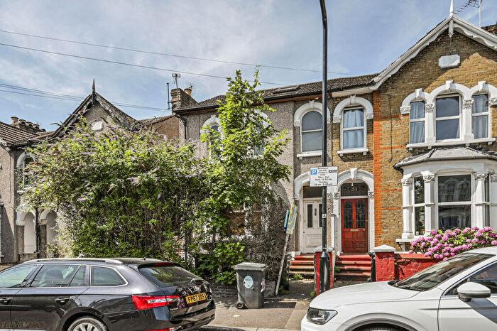 2 Bedroom Flat For Sale In Stainforth Road, Walthamstow, E17