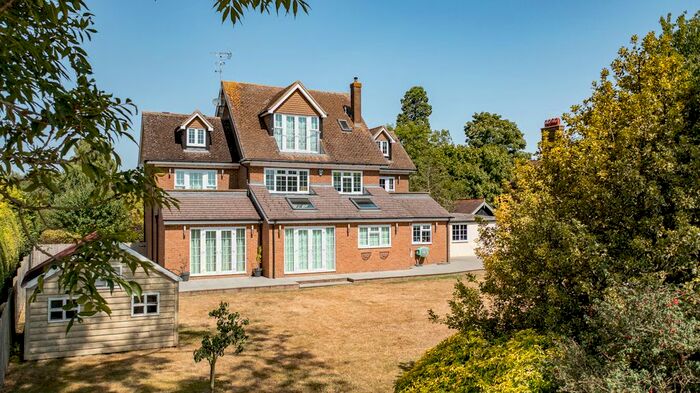 5 Bedroom Detached House For Sale In Aylesbury Road, Wing, Buckinghamshire, LU7