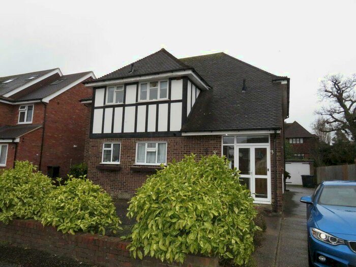 2 Bedroom Flat To Rent In Chigwell, IG7