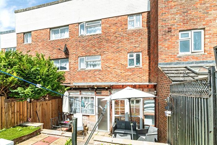 4 Bedroom Terraced House For Sale In Shakespeare Road, Basingstoke, Hampshire, RG24