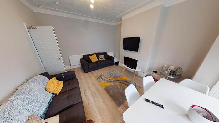6 Bedroom House To Rent In Estcourt Terrace, Leeds, LS6