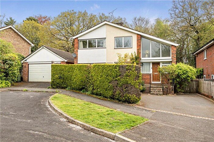 3 Bedroom Detached House For Sale In Nightingale Close, West Wellow, Romsey, Hampshire, SO51