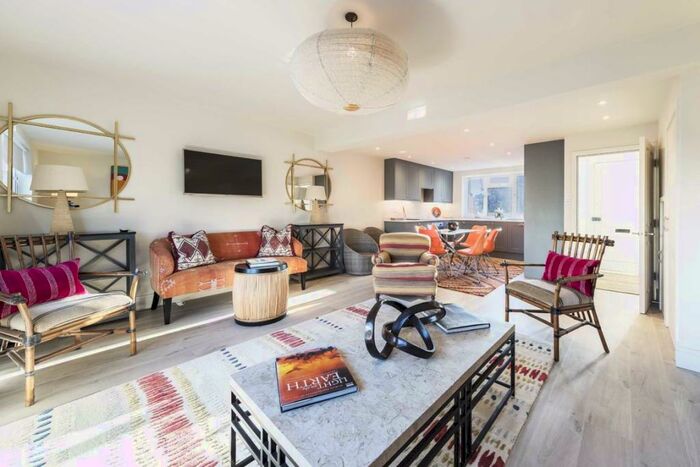 3 Bedroom Flat To Rent In Ann Lane, Chelsea, SW10