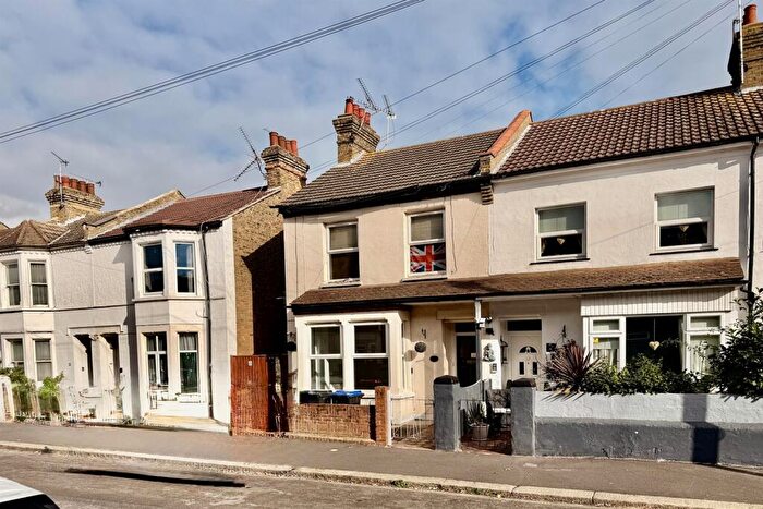 1 Bedroom Flat To Rent In Stromness Road, SS2