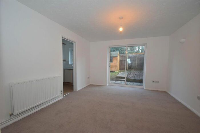 1 Bedroom Flat To Rent In Royal Close, Basingstoke, RG22