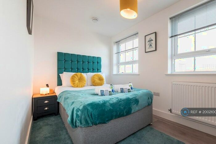 2 Bedroom Flat To Rent In Atlantic Mansions, Southampton, SO14