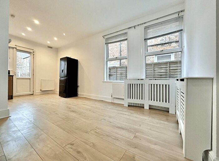 2 Bedroom Flat To Rent In St Margarets Avenue, N15