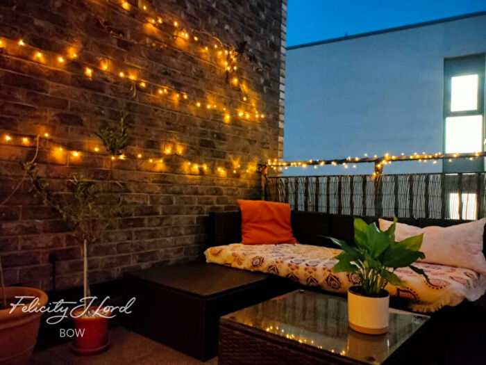 2 Bedroom Flat To Rent In Axio Way, London, E3