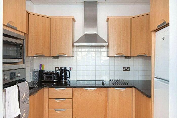 2 Bedroom Penthouse To Rent In Greens End, London, SE18