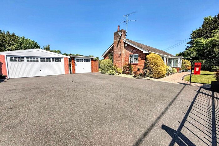 3 Bedroom Detached Bungalow For Sale In Alderholt, SP6