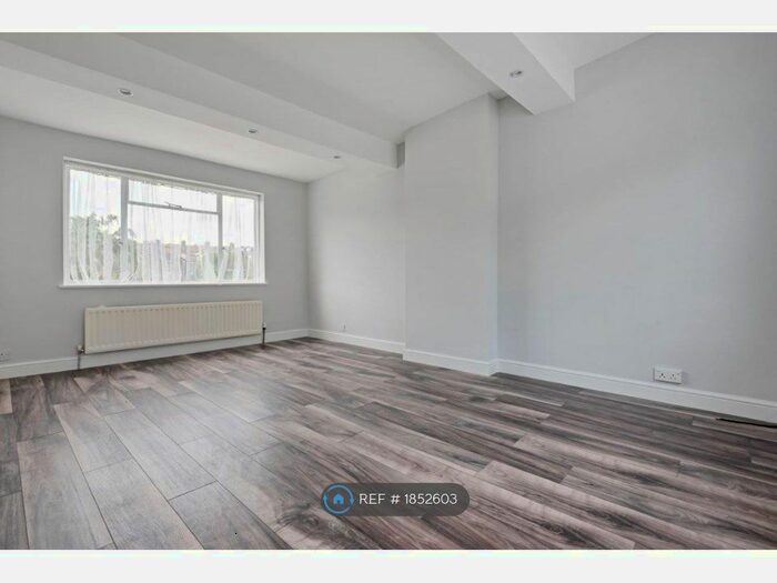 4 Bedroom Terraced House To Rent In Sladedale Road, London, SE18