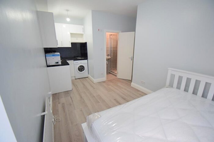 Studio To Rent In Kingsland Road, London, E8