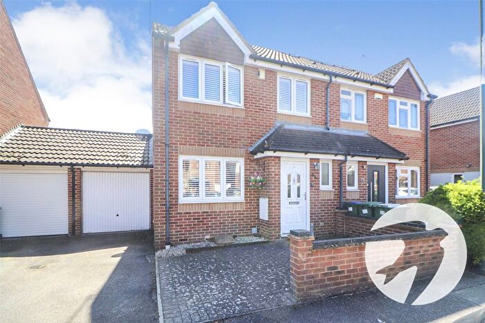 4 Bedroom Semi Detached House For Sale In Cookson Grove, Erith, DA8