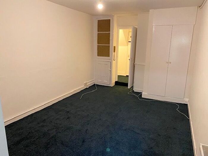 1 Bedroom Flat To Rent In Connaught Road, Roath, Cardiff, CF24