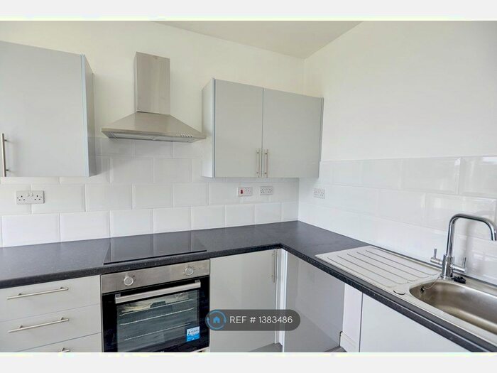 1 Bedroom Flat To Rent In Aberford Road, Leeds, LS25