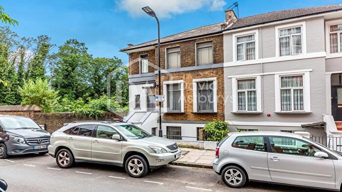 1 Bedroom Apartment To Rent In Navarino Road, Hackney, London, E8
