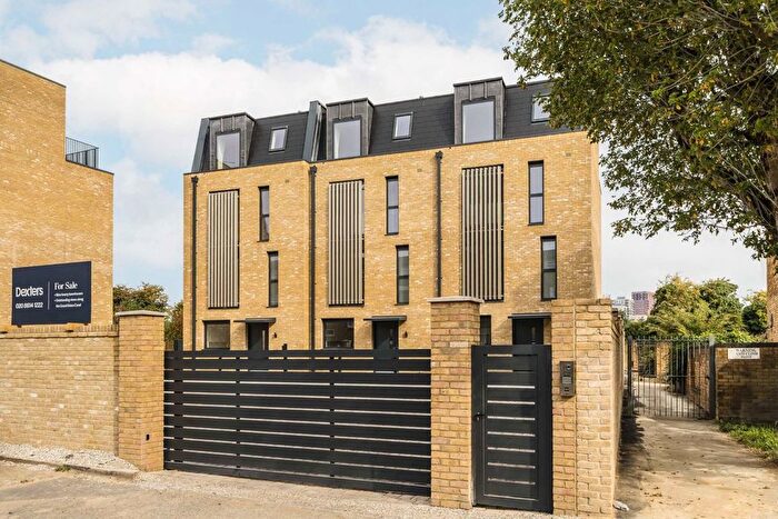 5 Bedroom Terraced House For Sale In Bryanston Close, Norwood Green, UB2