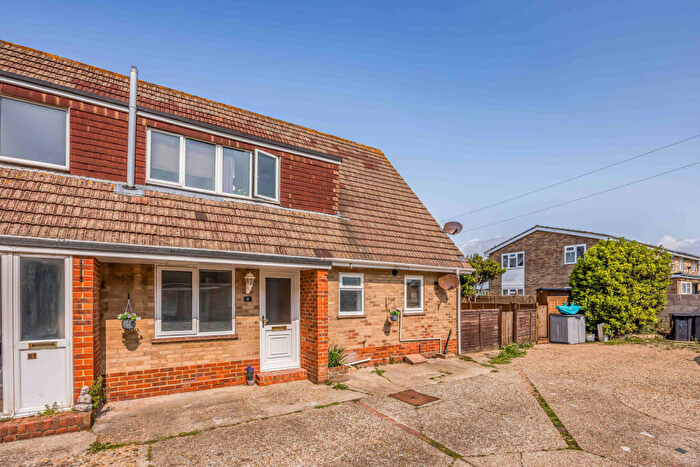 3 Bedroom Flat For Sale In East Hayling, PO11