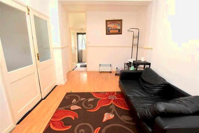 1 Bedroom Terraced House To Rent In Falcon Street, Plaistow, E13