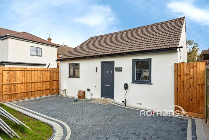 2 Bedroom Bungalow To Rent In Field Way, Aldershot, Hampshire, GU12