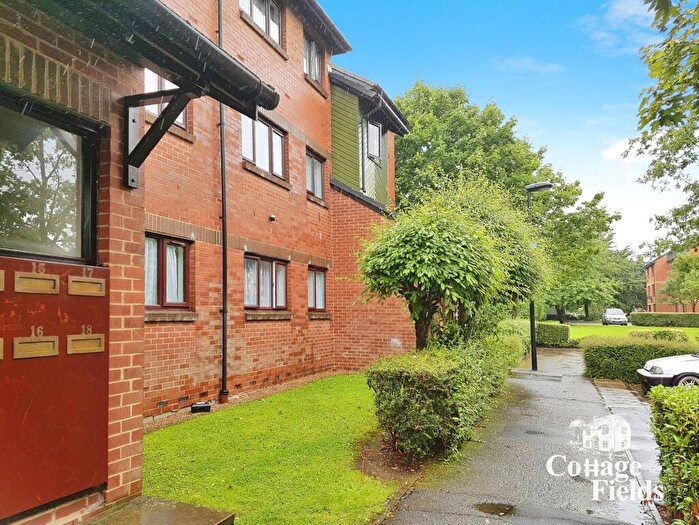 2 Bedroom Flat To Rent In Maltby Drive, Enfield, EN1