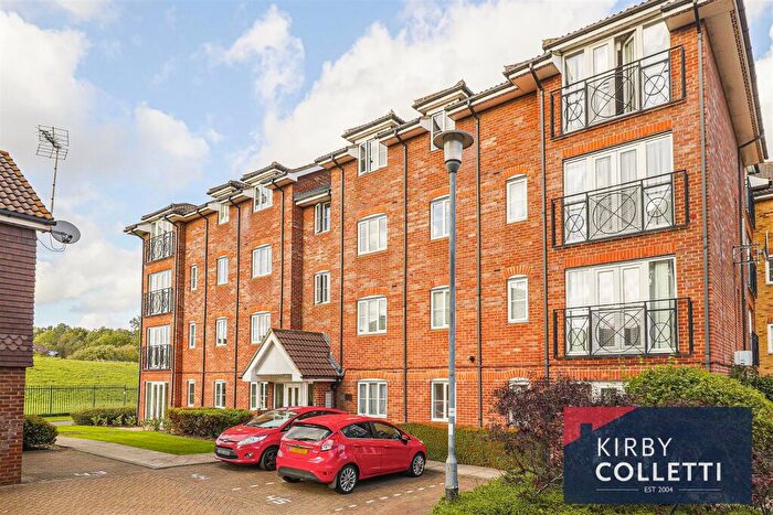2 Bedroom Apartment For Sale In Yukon Road, Broxbourne, Hertfordshire, EN10