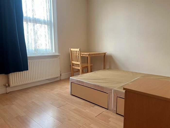 Studio To Rent In Cedar Road, London, NW2