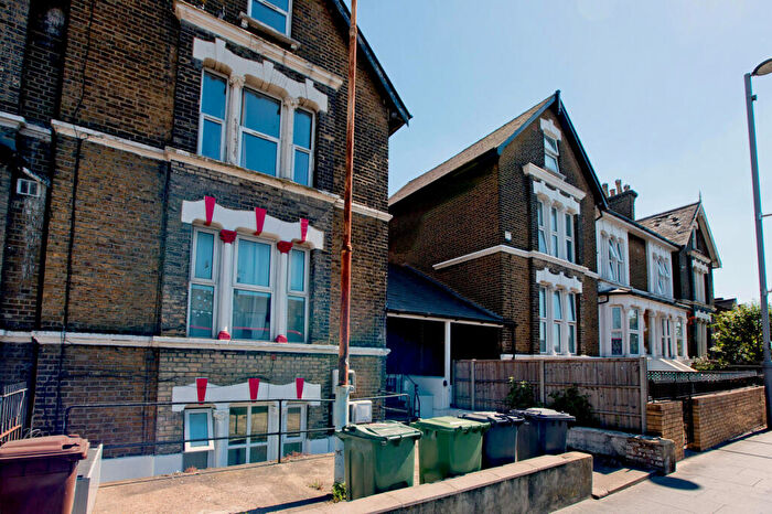 2 Bedroom Maisonette To Rent In High Road Leyton, London, E10