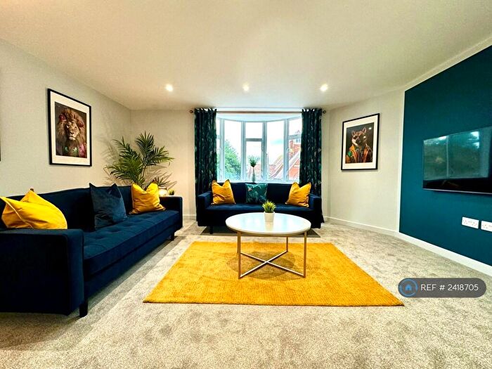 3 Bedroom Flat To Rent In West Mansions, Bournemouth, BH4