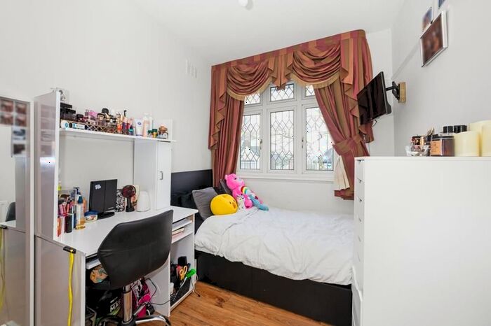 5 Bedroom End Of Terrace House For Sale In Bewlys Road, London, SE27
