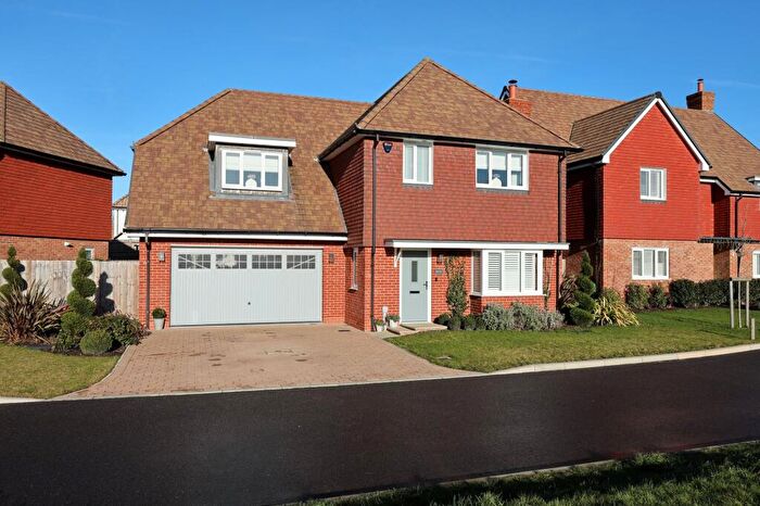 4 Bedroom Detached House For Sale In Hoadley Avenue, Burgess Hill, RH15