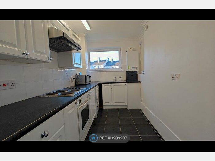 2 Bedroom Flat To Rent In Dunphail Drive, Glasgow, G34