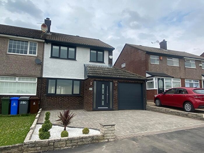 3 Bedroom House To Rent In Yew Tree Lane, Dukinfield, SK16