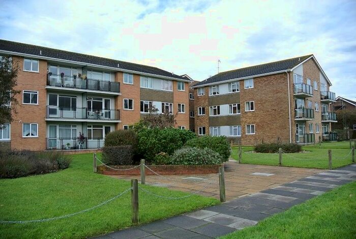 2 Bedroom Flat To Rent In Westbrook, Lustrells Vale, Saltdean, BN2