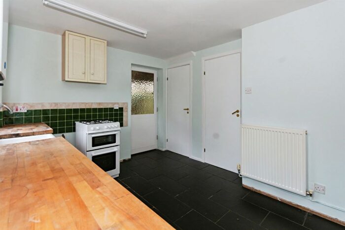 2 Bedroom Detached House For Sale In Raddlebarn Farm Drive, Selly Oak, Birmingham, B29