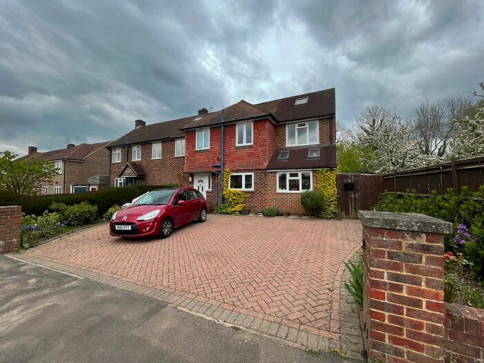 2 Bedroom Flat To Rent In Charlock Way, Surrey, GU1