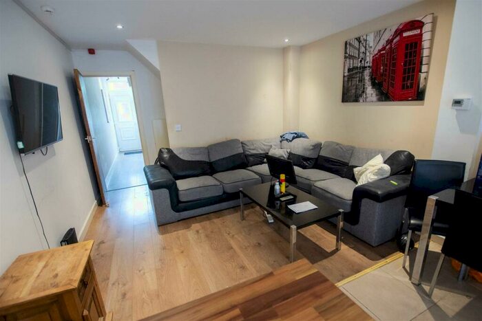 6 Bedroom House To Rent In Heeley Road, Birmingham, B29