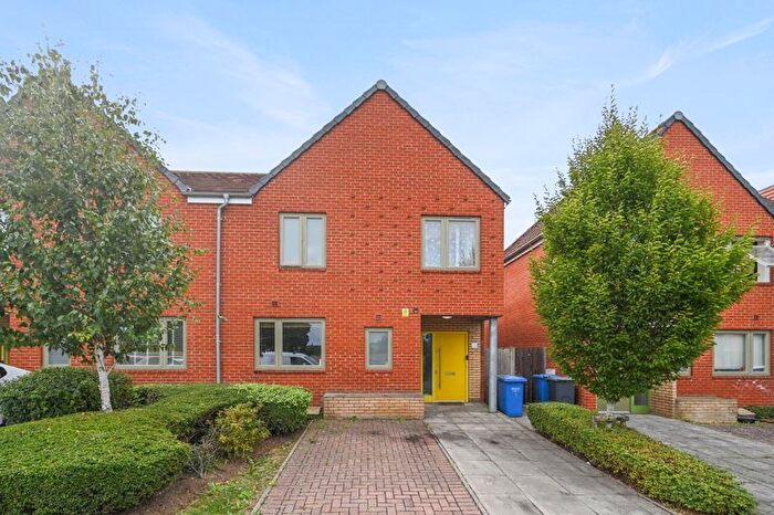 3 Bedroom End Of Terrace House For Sale In Umpire View, Harrow, HA1