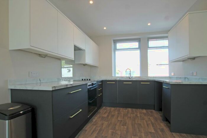 2 Bedroom Flat To Rent In Otley Road, Guiseley, Leeds, LS20
