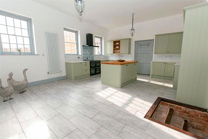4 Bedroom Detached House For Sale In Watling Street, Hockliffe, Bedfordshire, LU7