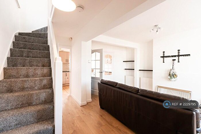 3 Bedroom Semi-Detached House To Rent In Goldthorne Avenue, Sheldon, Birmingham, B26