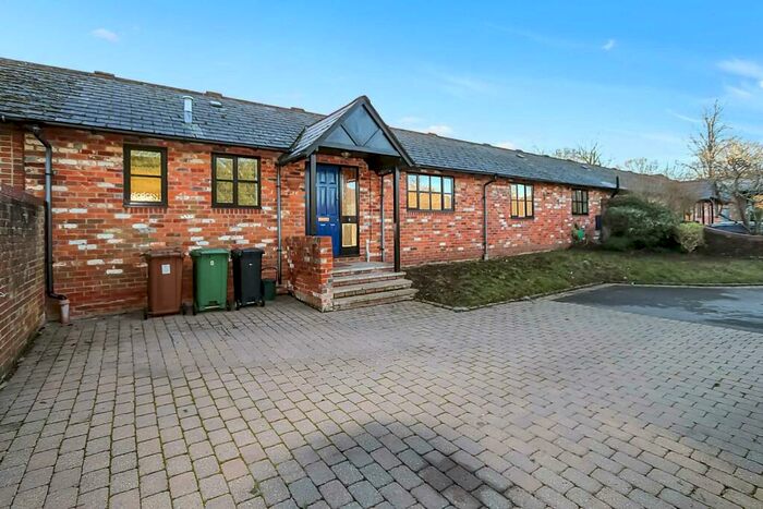 3 Bedroom Terraced House To Rent In Butlers Pond, Whitchurch Hill, RG8